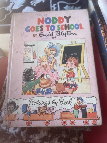 Noddy goes school enid - to,